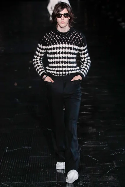 Look 27